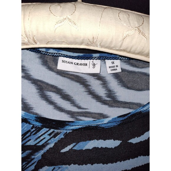 Susan Graver Blue Leopard V-neck 3/4 Sleeve Tunic - Size 1x - Picture 3 of 3
